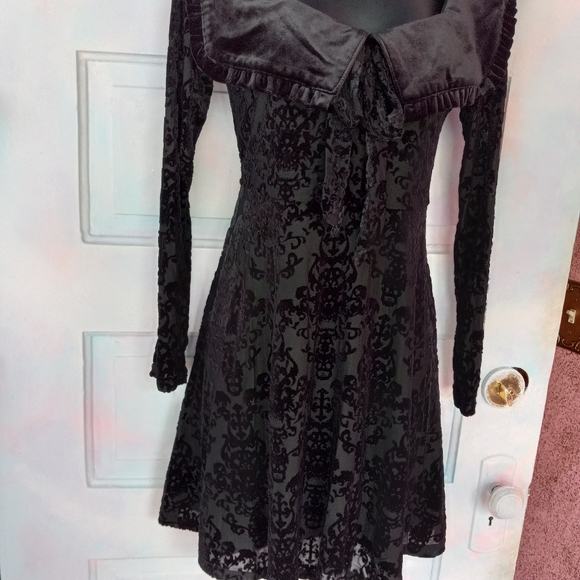 SOLD! Killstar velvet soft Lydia Deets inspired dress w/Victorian skull design - Picture 7 of 13